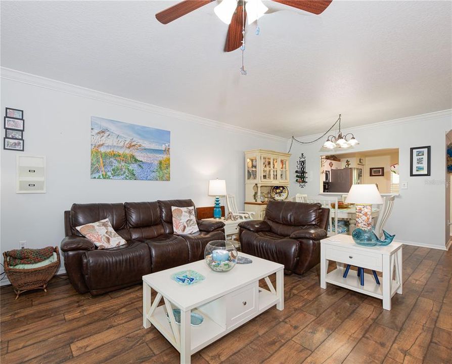 For Sale: $255,000 (2 beds, 2 baths, 1256 Square Feet)