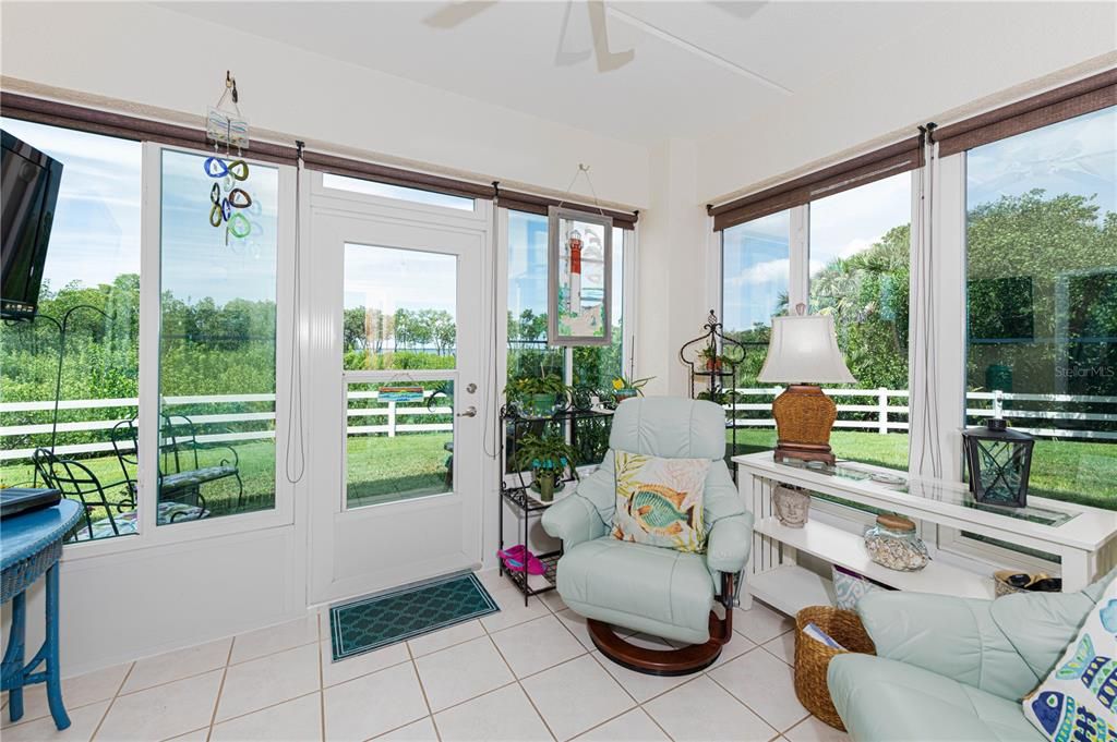 For Sale: $255,000 (2 beds, 2 baths, 1256 Square Feet)