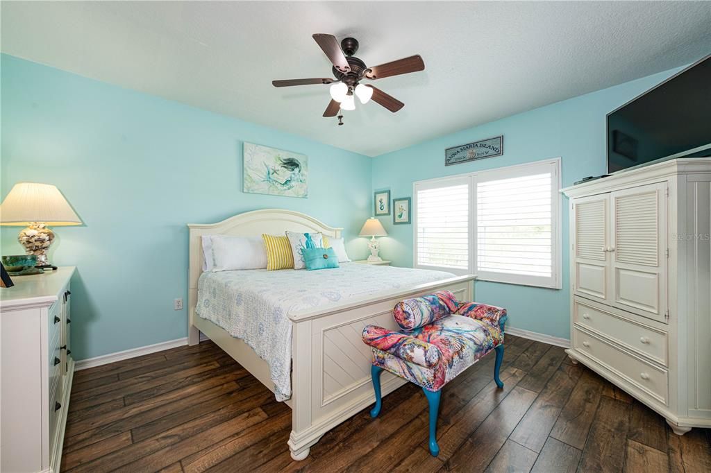 For Sale: $255,000 (2 beds, 2 baths, 1256 Square Feet)