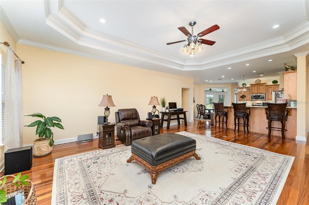 合同活跃: $515,000 (4 贝兹, 2 浴室, 2309 平方英尺)