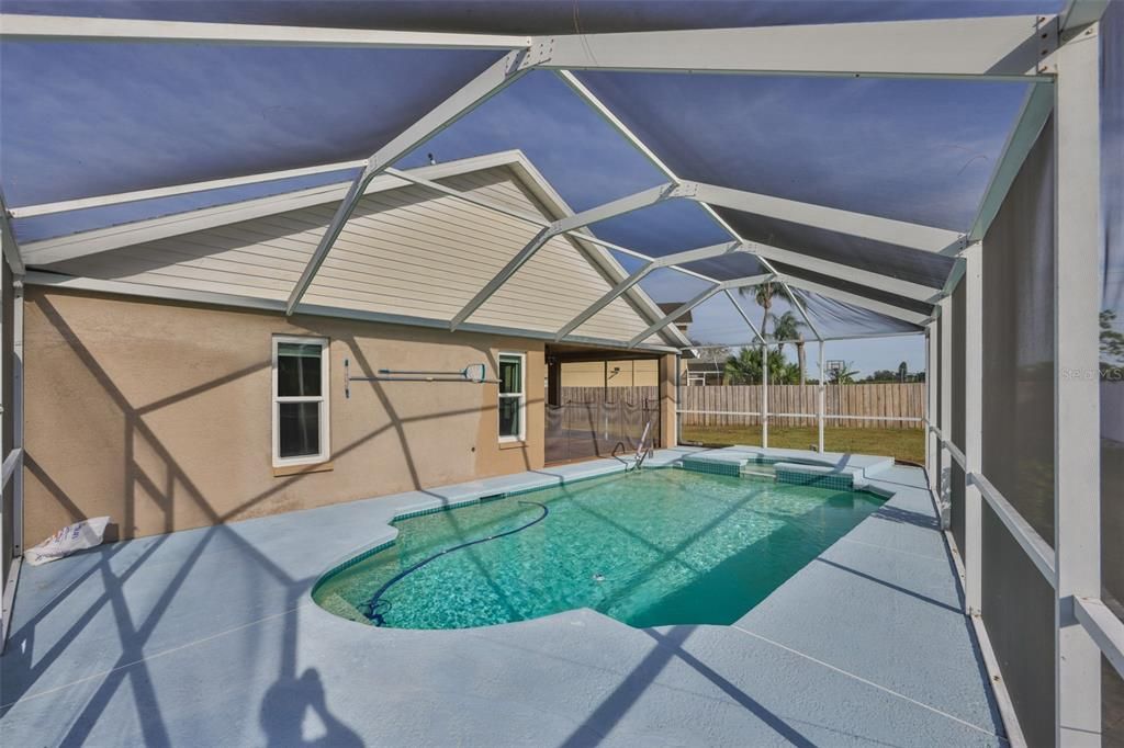 Active With Contract: $395,000 (3 beds, 2 baths, 1733 Square Feet)