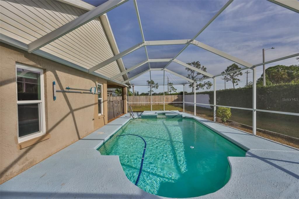 Active With Contract: $395,000 (3 beds, 2 baths, 1733 Square Feet)