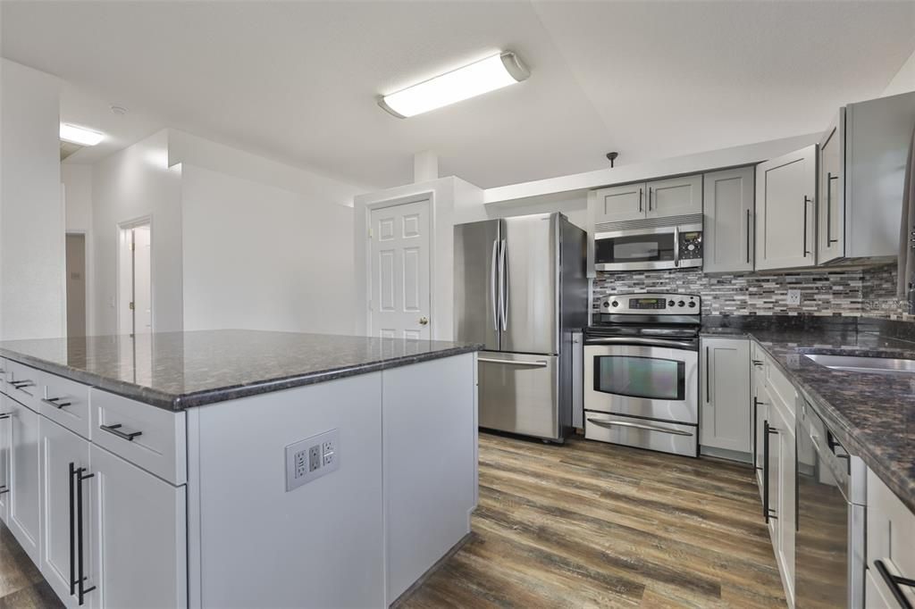 Active With Contract: $395,000 (3 beds, 2 baths, 1733 Square Feet)