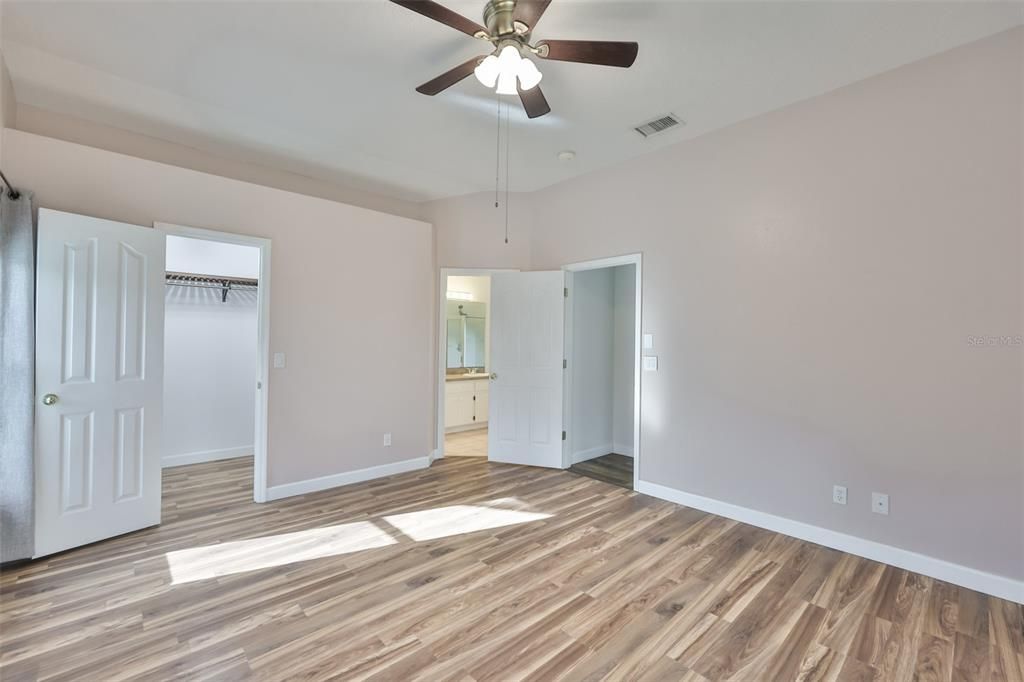 Active With Contract: $395,000 (3 beds, 2 baths, 1733 Square Feet)