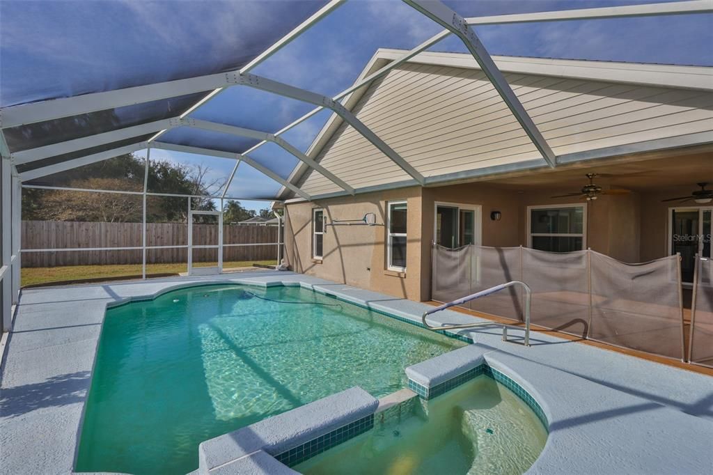 Active With Contract: $395,000 (3 beds, 2 baths, 1733 Square Feet)