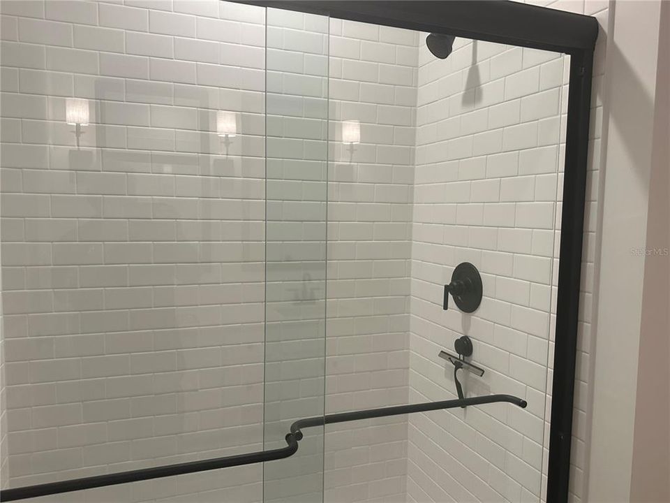 For Rent: $2,300 (3 beds, 2 baths, 1880 Square Feet)