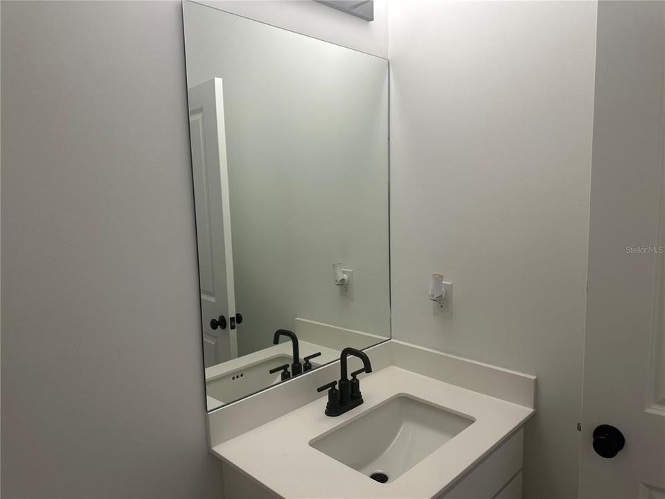 For Rent: $2,300 (3 beds, 2 baths, 1880 Square Feet)