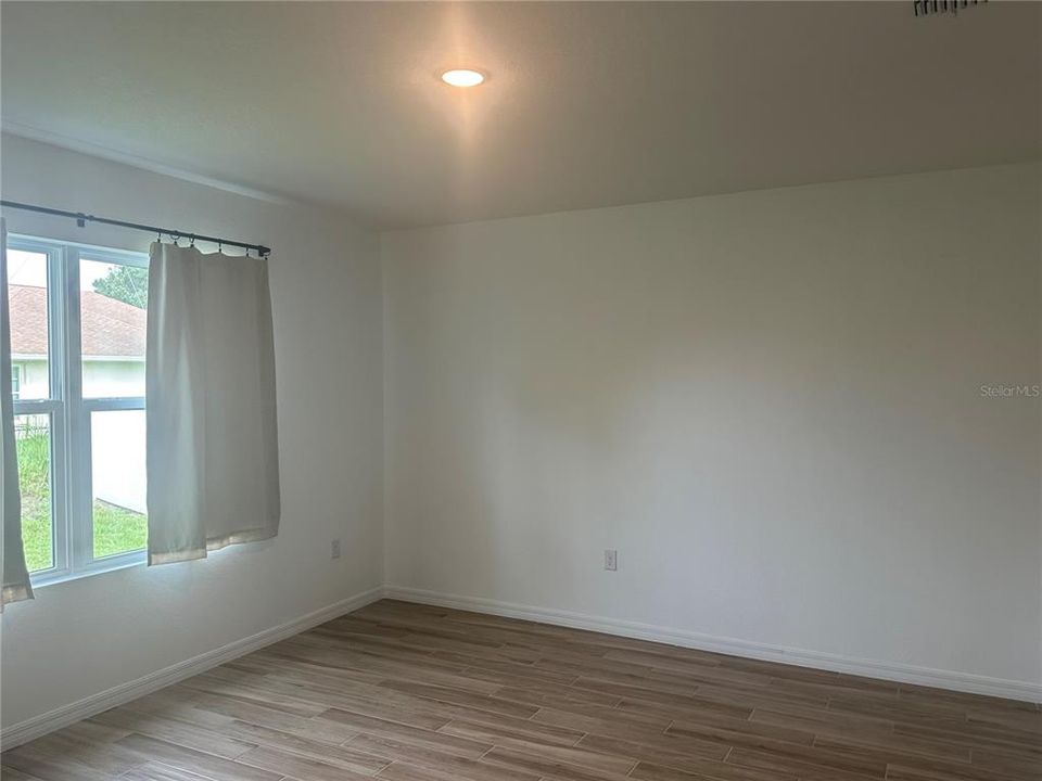 For Rent: $2,300 (3 beds, 2 baths, 1880 Square Feet)