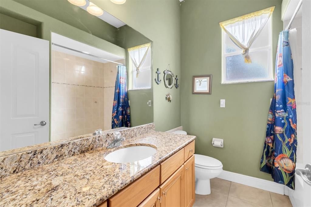 Activo con contrato: $385,000 (3 camas, 2 baños, 2282 Pies cuadrados)