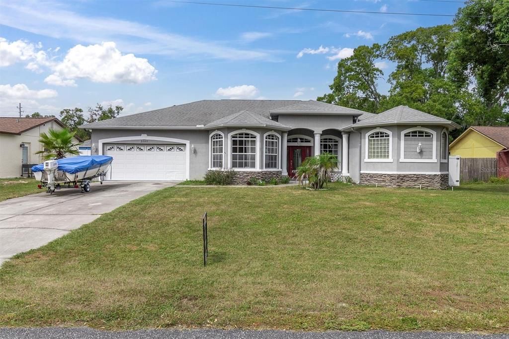 Activo con contrato: $385,000 (3 camas, 2 baños, 2282 Pies cuadrados)