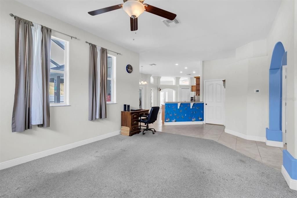 Activo con contrato: $385,000 (3 camas, 2 baños, 2282 Pies cuadrados)