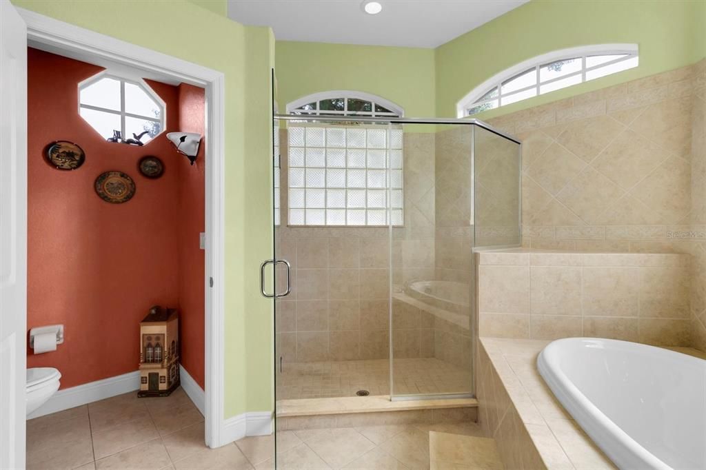 Activo con contrato: $385,000 (3 camas, 2 baños, 2282 Pies cuadrados)