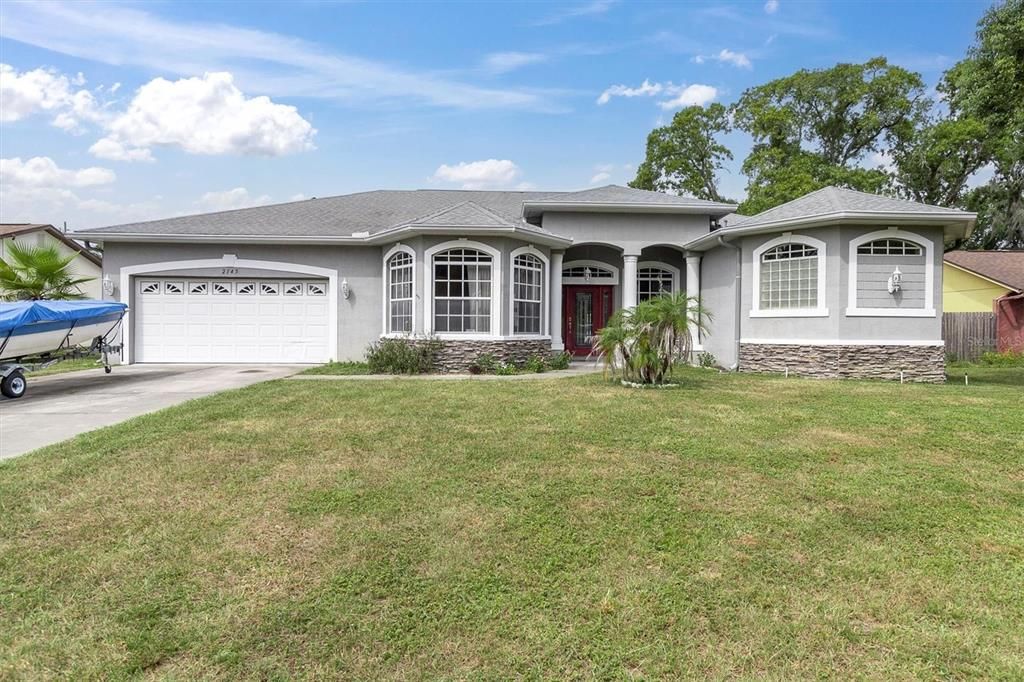 Activo con contrato: $385,000 (3 camas, 2 baños, 2282 Pies cuadrados)