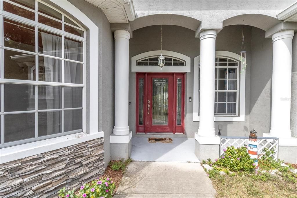 Activo con contrato: $385,000 (3 camas, 2 baños, 2282 Pies cuadrados)