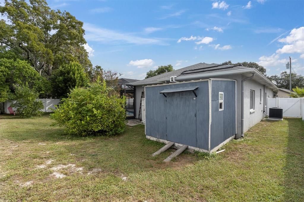 Activo con contrato: $385,000 (3 camas, 2 baños, 2282 Pies cuadrados)