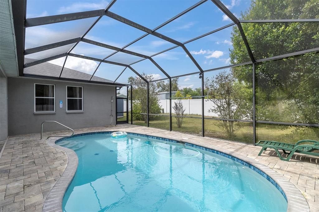 Activo con contrato: $385,000 (3 camas, 2 baños, 2282 Pies cuadrados)