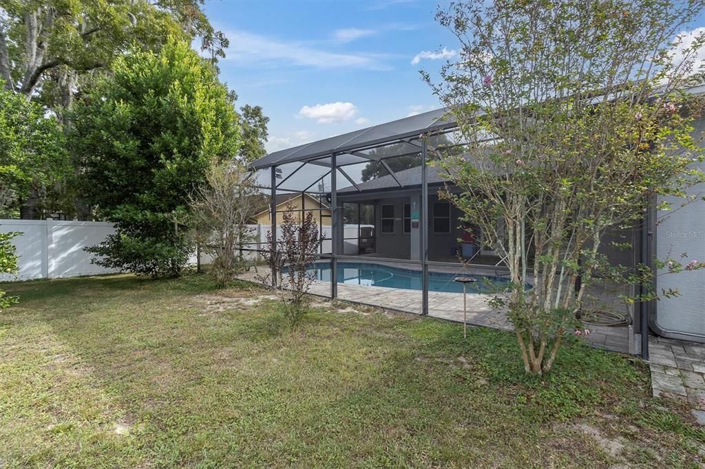 Activo con contrato: $385,000 (3 camas, 2 baños, 2282 Pies cuadrados)