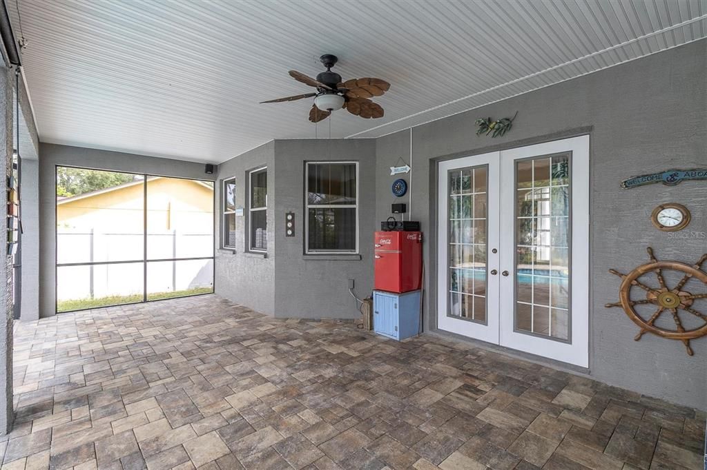 Activo con contrato: $385,000 (3 camas, 2 baños, 2282 Pies cuadrados)