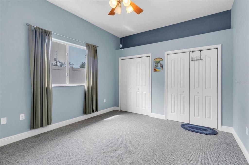 Activo con contrato: $385,000 (3 camas, 2 baños, 2282 Pies cuadrados)