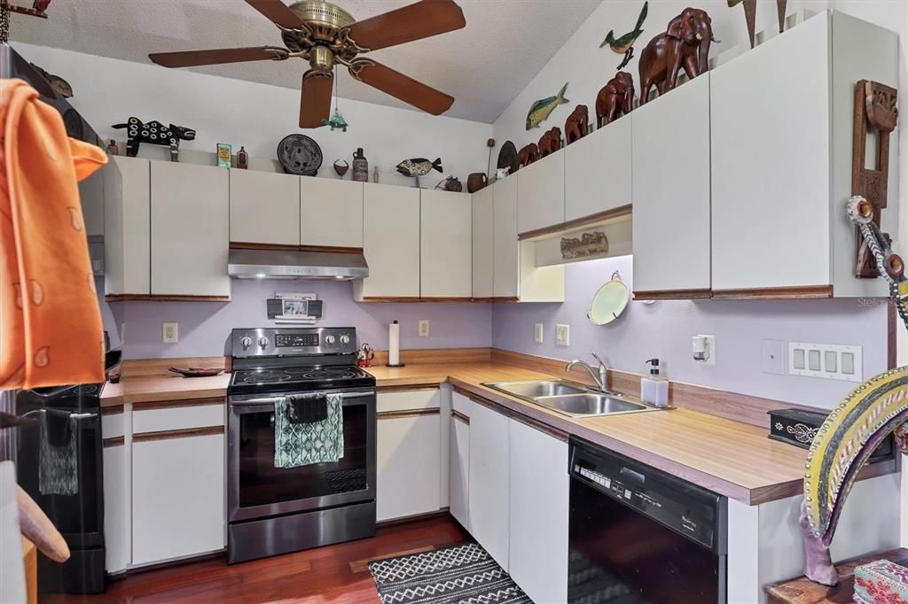 待售: $791,000 (2 贝兹, 1 浴室, 1624 平方英尺)