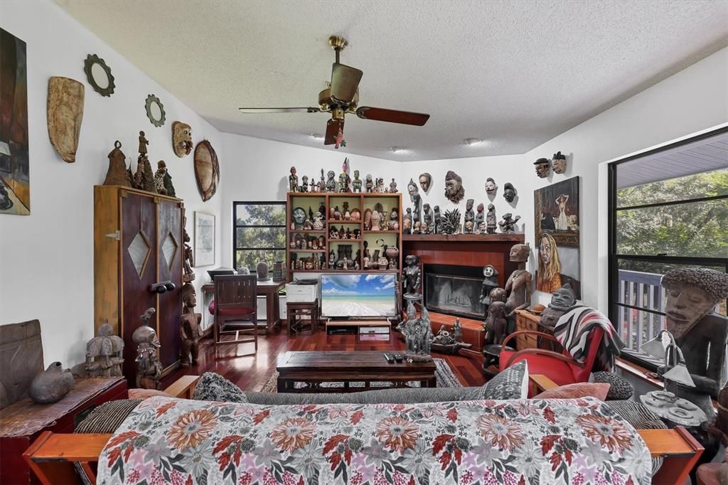 待售: $791,000 (2 贝兹, 1 浴室, 1624 平方英尺)