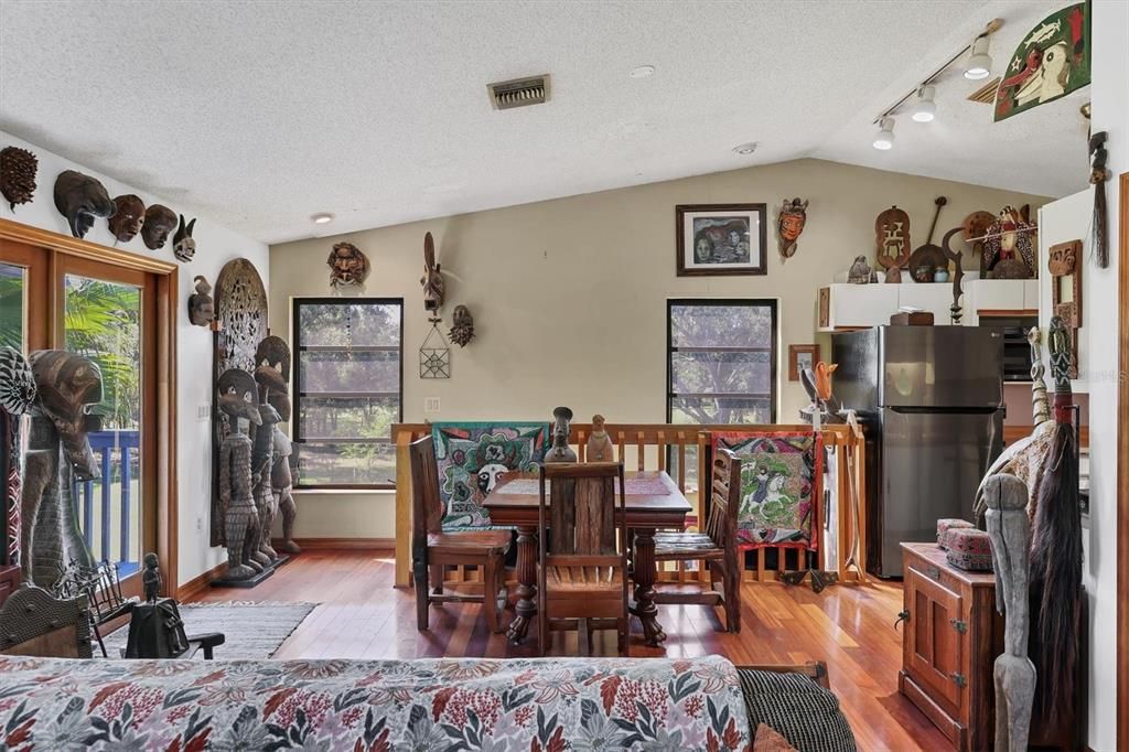 待售: $791,000 (2 贝兹, 1 浴室, 1624 平方英尺)