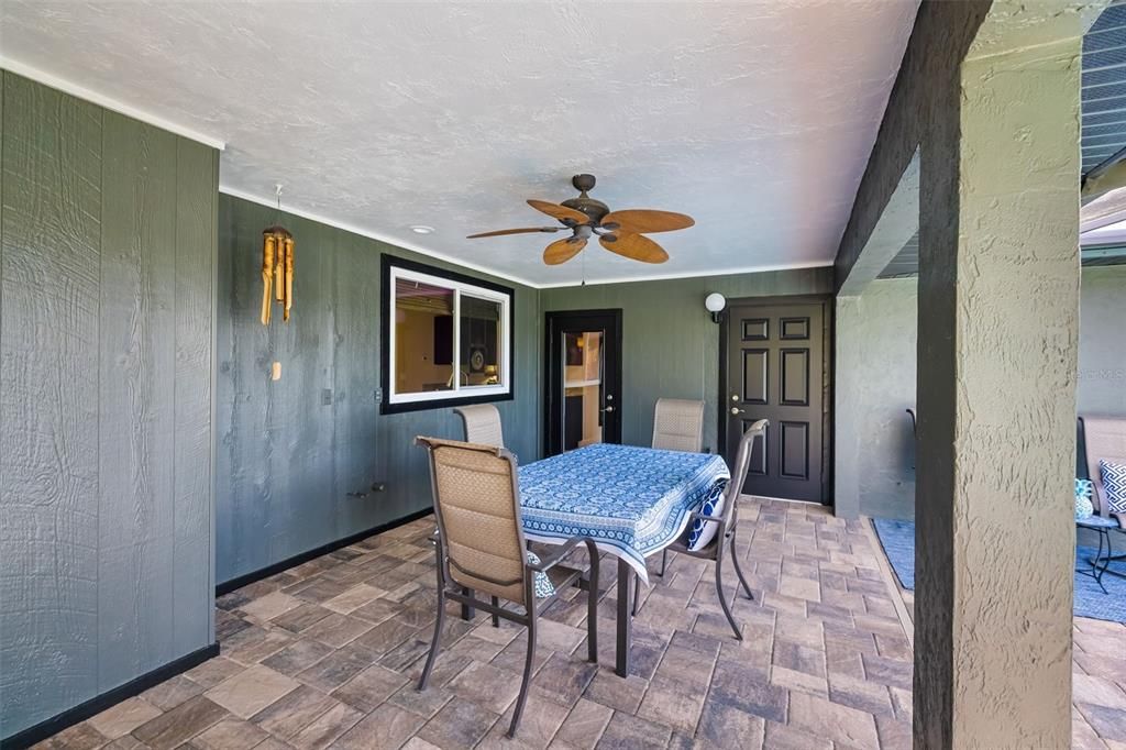 Active With Contract: $600,000 (3 beds, 2 baths, 1919 Square Feet)