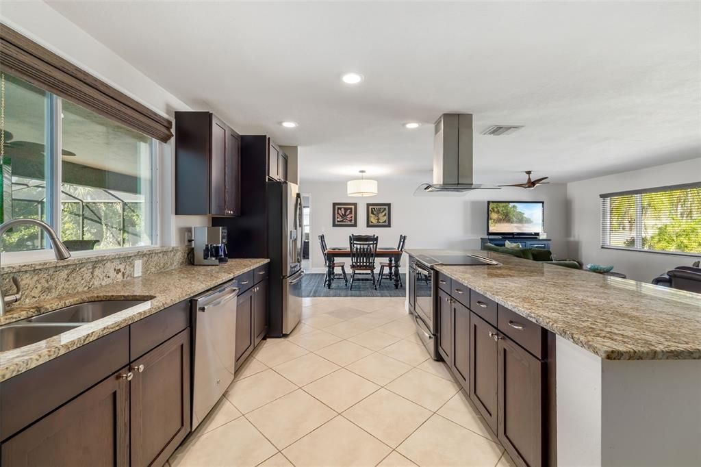 Active With Contract: $600,000 (3 beds, 2 baths, 1919 Square Feet)