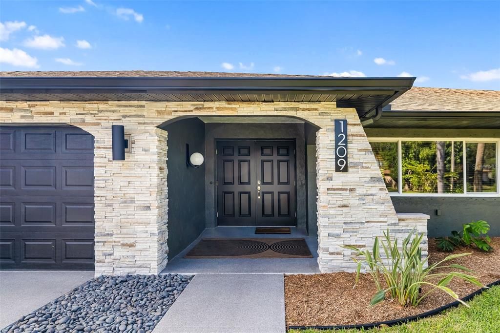 Active With Contract: $600,000 (3 beds, 2 baths, 1919 Square Feet)