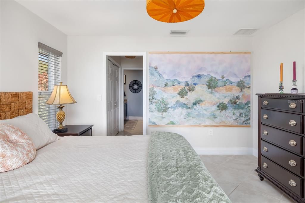 Active With Contract: $600,000 (3 beds, 2 baths, 1919 Square Feet)