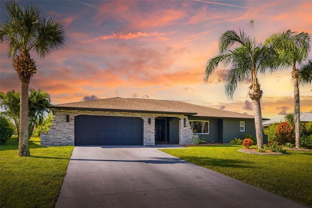 Active With Contract: $600,000 (3 beds, 2 baths, 1919 Square Feet)