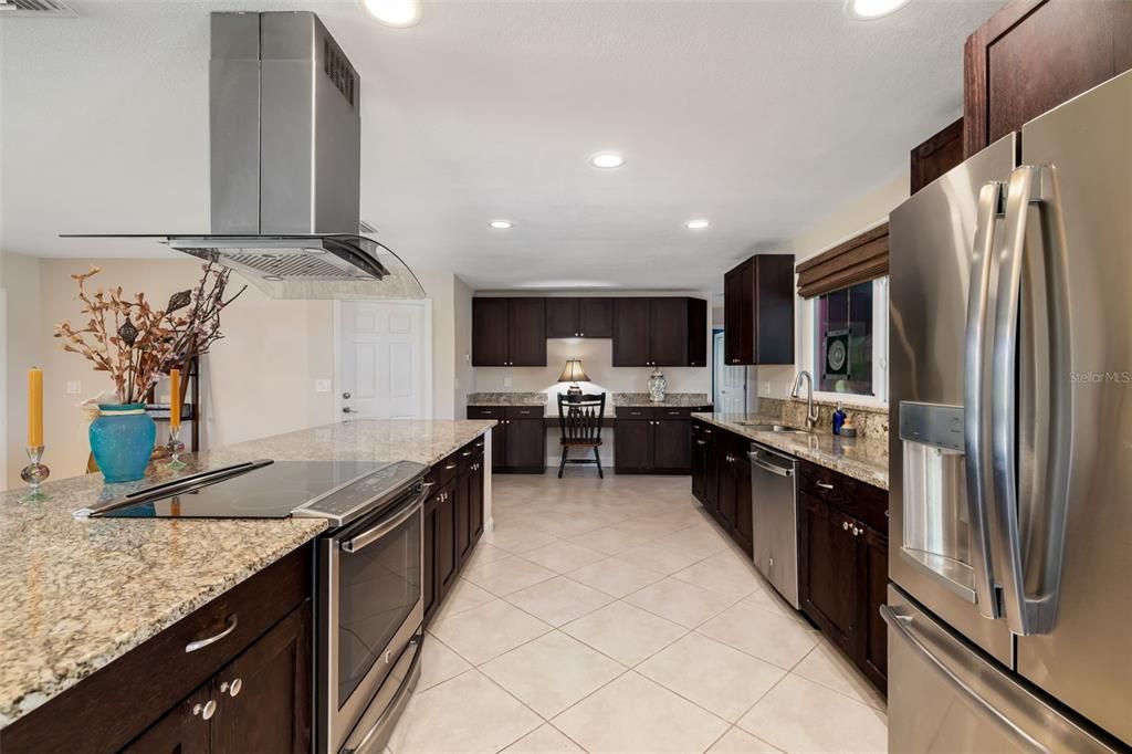 Active With Contract: $600,000 (3 beds, 2 baths, 1919 Square Feet)