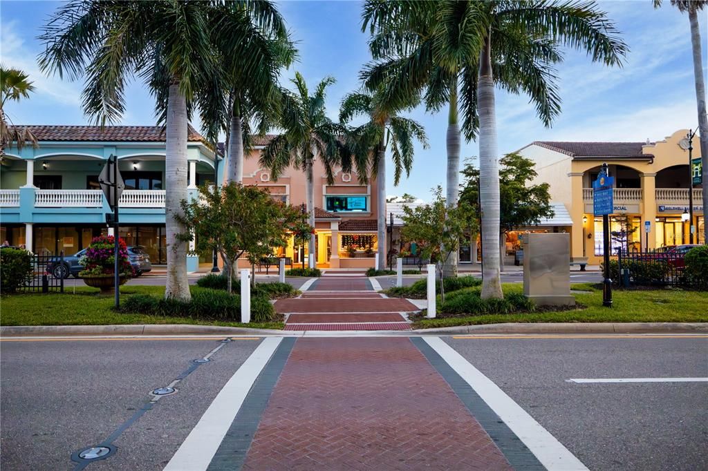 Active With Contract: $600,000 (3 beds, 2 baths, 1919 Square Feet)