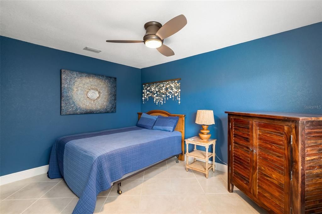 Active With Contract: $600,000 (3 beds, 2 baths, 1919 Square Feet)