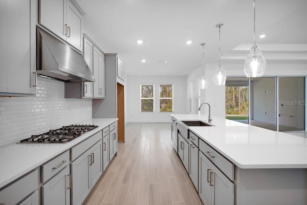 En Venta: $735,999 (5 camas, 4 baños, 3461 Pies cuadrados)