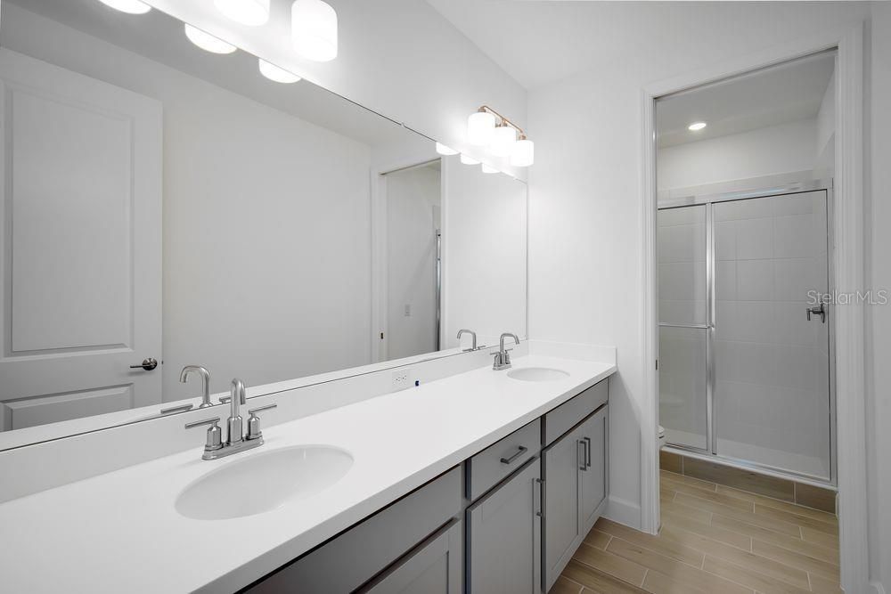 En Venta: $735,999 (5 camas, 4 baños, 3461 Pies cuadrados)