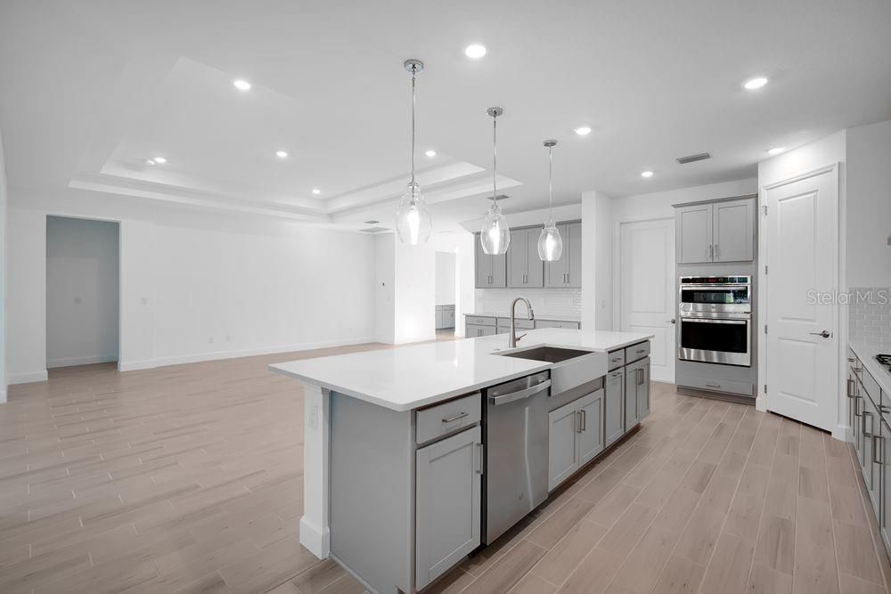 En Venta: $735,999 (5 camas, 4 baños, 3461 Pies cuadrados)