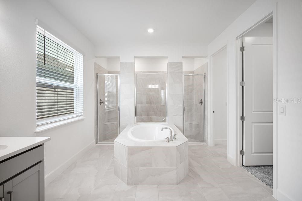 En Venta: $735,999 (5 camas, 4 baños, 3461 Pies cuadrados)