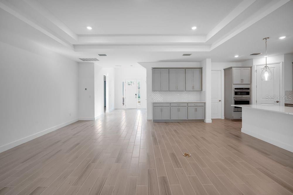 En Venta: $735,999 (5 camas, 4 baños, 3461 Pies cuadrados)