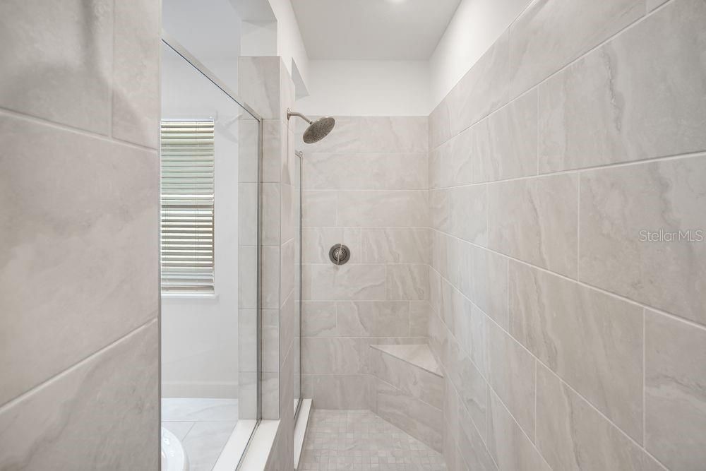 En Venta: $735,999 (5 camas, 4 baños, 3461 Pies cuadrados)