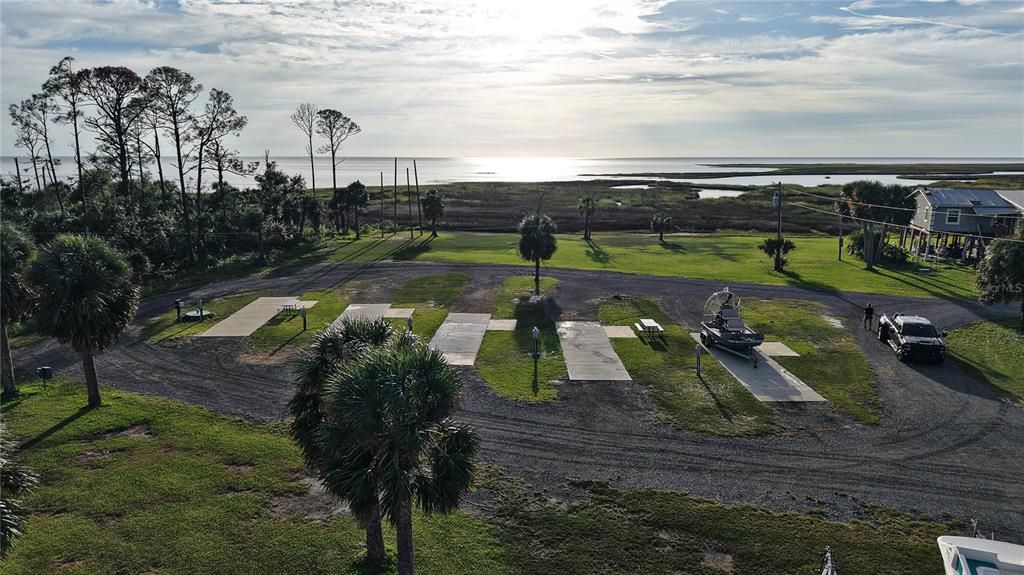 待售: $3,999,000 (13.30 acres)