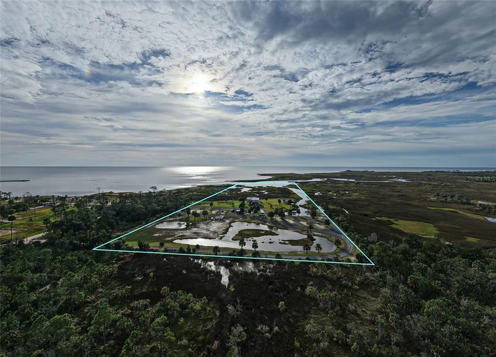 待售: $3,999,000 (13.30 acres)