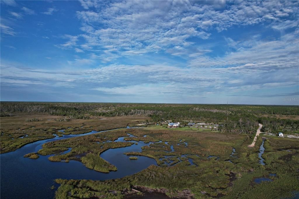 待售: $3,999,000 (13.30 acres)