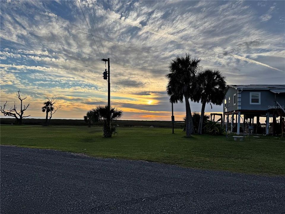 待售: $3,999,000 (13.30 acres)