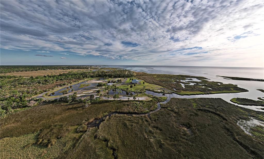 待售: $3,999,000 (13.30 acres)