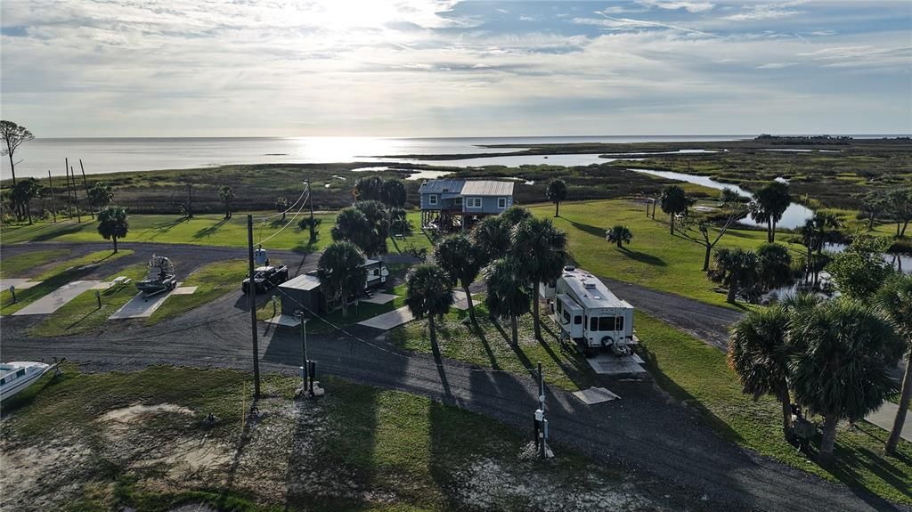 待售: $3,999,000 (13.30 acres)