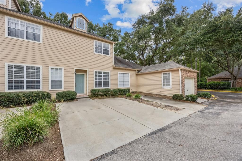 For Sale: $195,000 (2 beds, 2 baths, 1400 Square Feet)