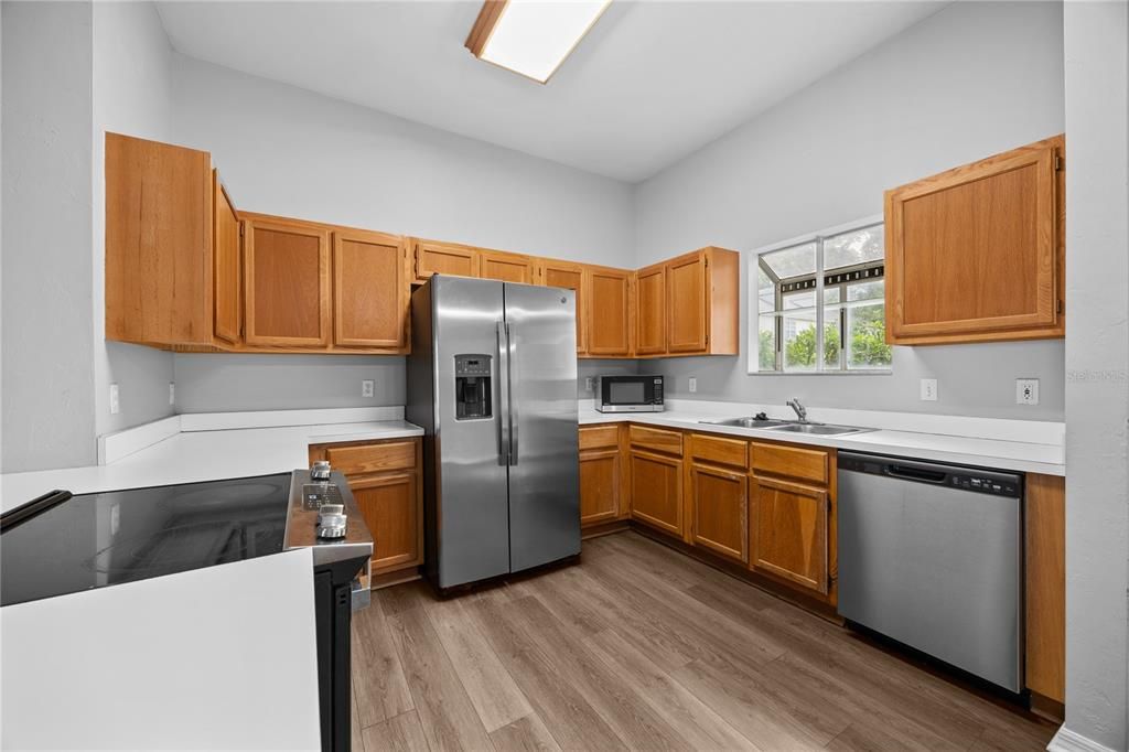 For Sale: $195,000 (2 beds, 2 baths, 1400 Square Feet)