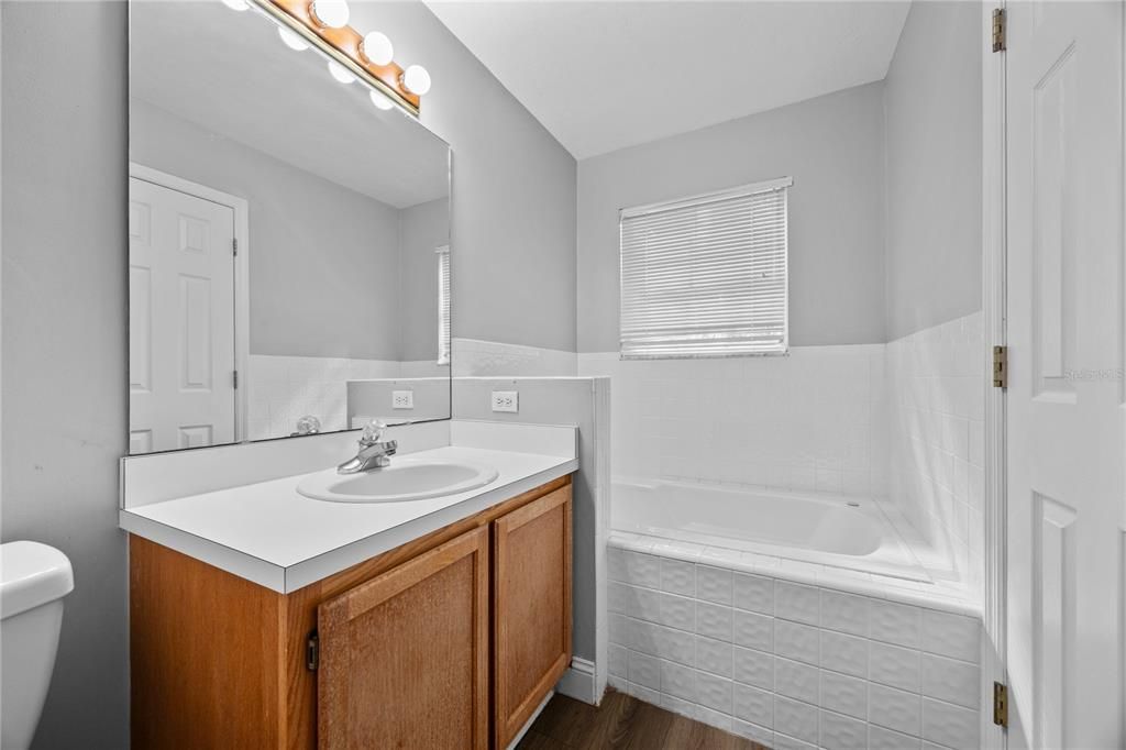 For Sale: $195,000 (2 beds, 2 baths, 1400 Square Feet)