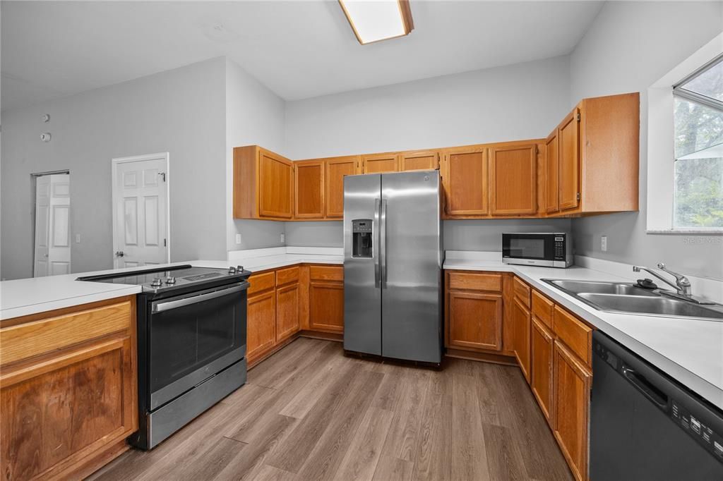 For Sale: $195,000 (2 beds, 2 baths, 1400 Square Feet)